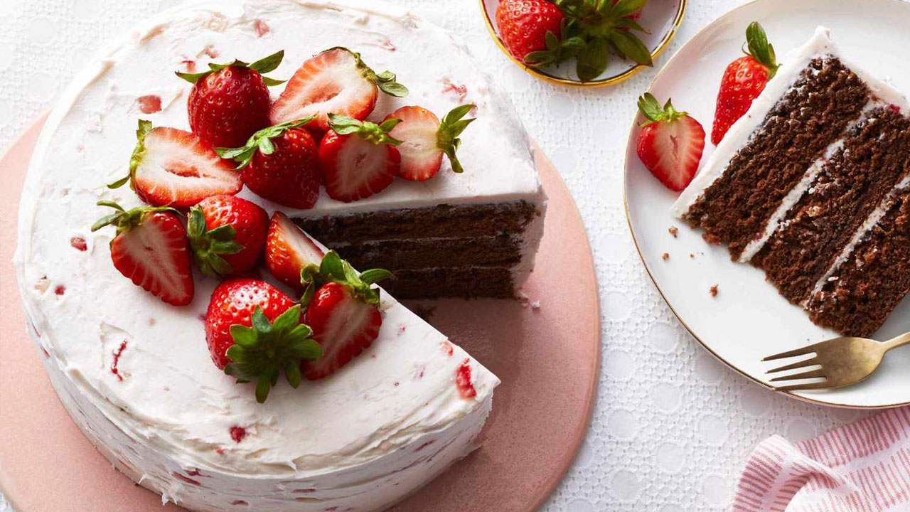 Chocolate cake with strawberries & cream